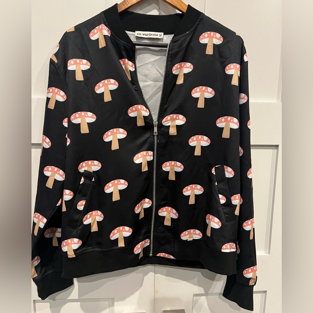 Adorable Mushroom bomber jacket sz Medium